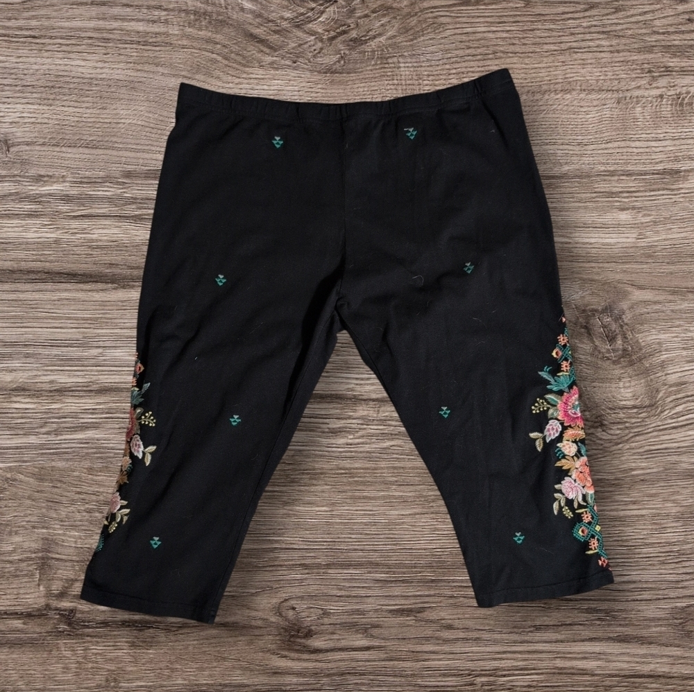 Johnny Was JW Los Angeles Embroidered Cropped Legging